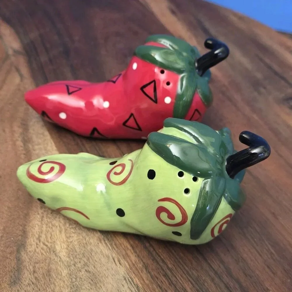 VTG Ceramic Hot Chile Peppers Salt and Pepper Shakers Novelty Set Red Lime Green